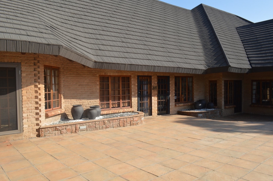 5 Bedroom Property for Sale in Wilkoppies North West